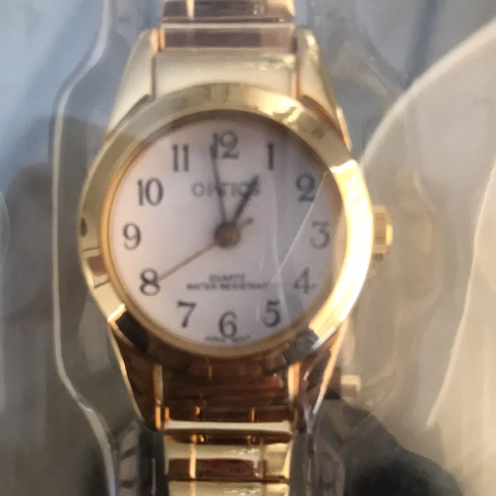 Optics quartz watch